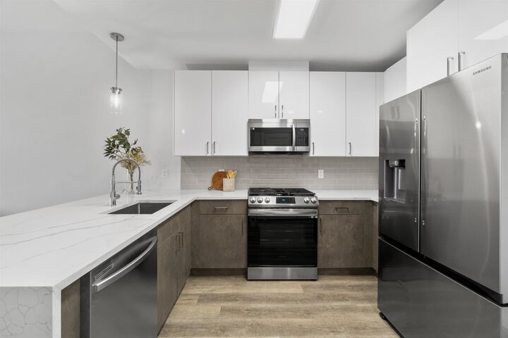 Property Photo: 412 Whiton St 202 NJ 07304