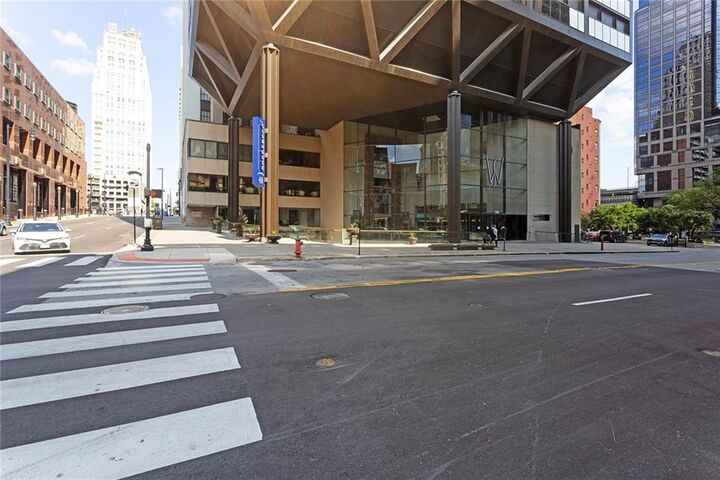 Property Photo:  1101 Walnut Street 1005  MO 64106 