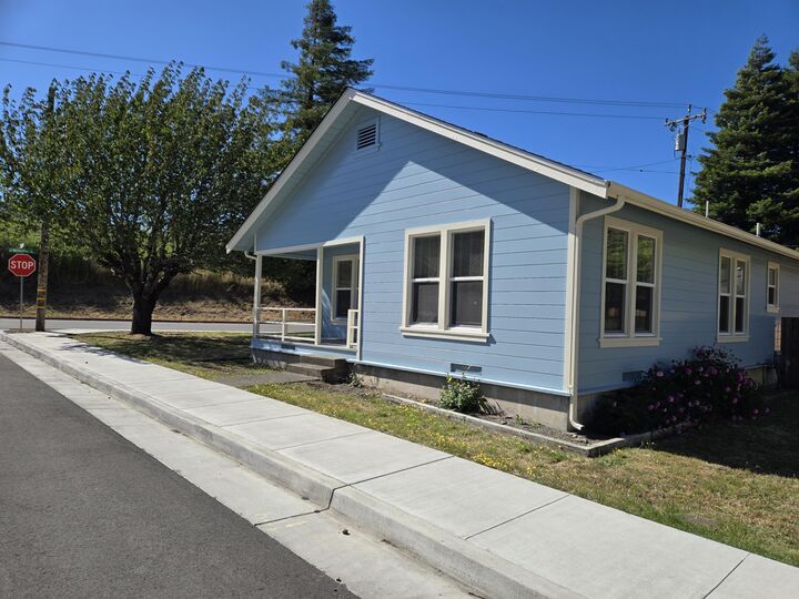 Property Photo:  821 8th Street  CA 95565 