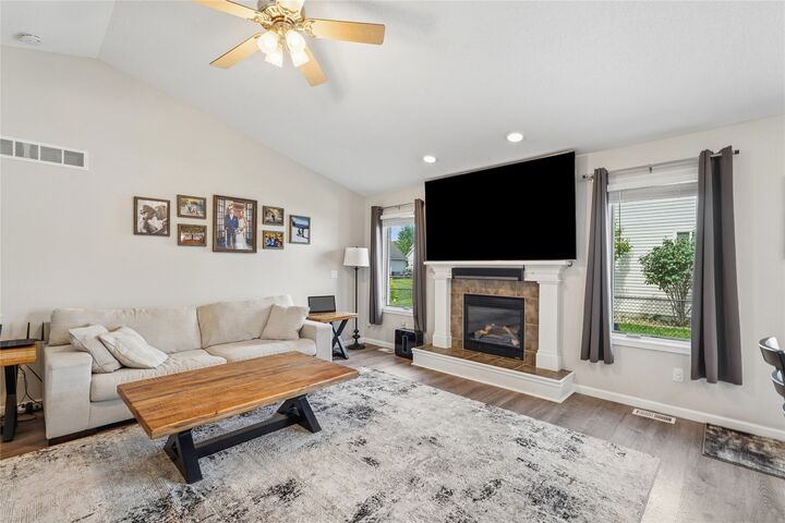 Property Photo: 1614 NW Abilene Road IA 50023