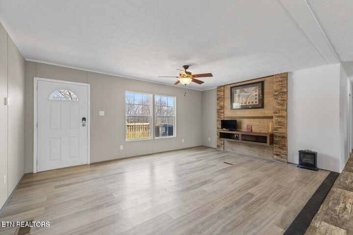 Property Photo: 523 N Point Rd TN 37874