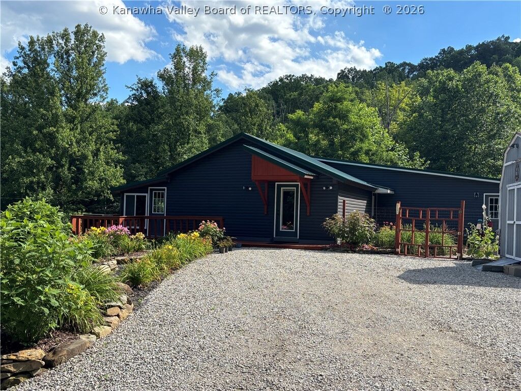 Property Photo:  121 Garden Street  WV 25564 