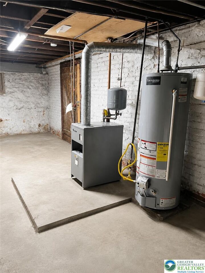 Property Photo:  410 N 2nd Street  PA 18102 