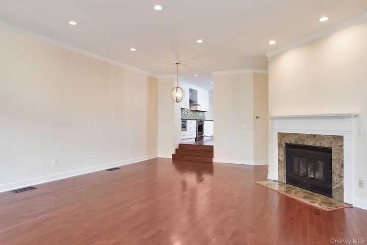 Property Photo:  8 Waterside Close  NY 10709 