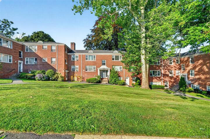 Property Photo:  2 Soundview Avenue A2g  NY 10606 
