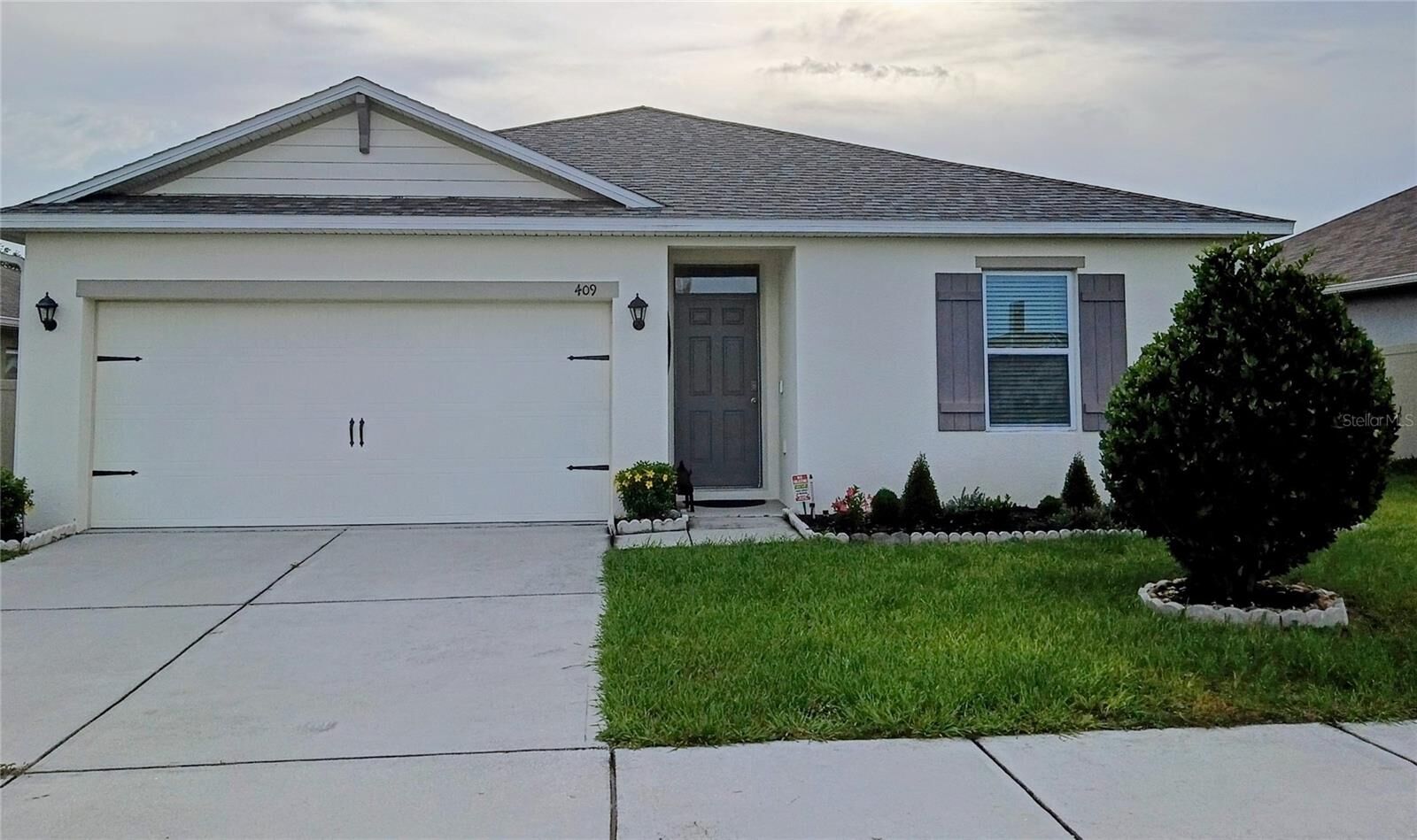 Property Photo: 409 Corso Loop FL 33884