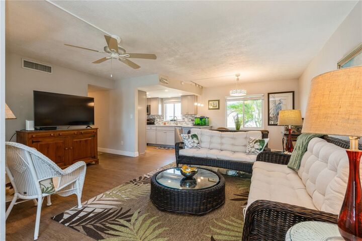 Property Photo:  527 Cape Coral Parkway W 4  FL 33914 