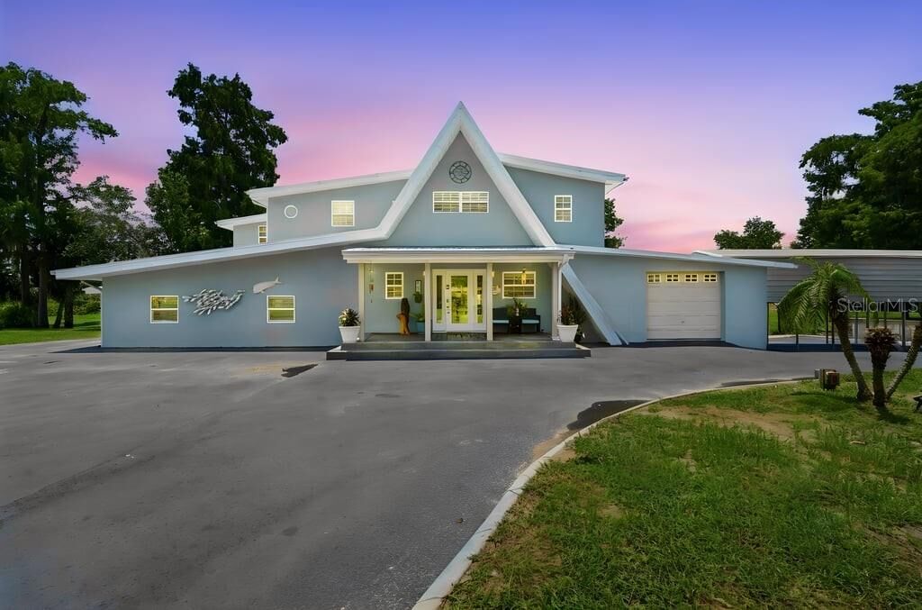 Property Photo: 220 Brandy Court FL 32725