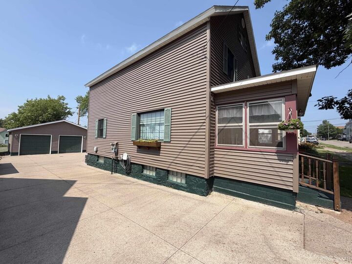 Property Photo: 324 W Ridge Street MI 49849-1934