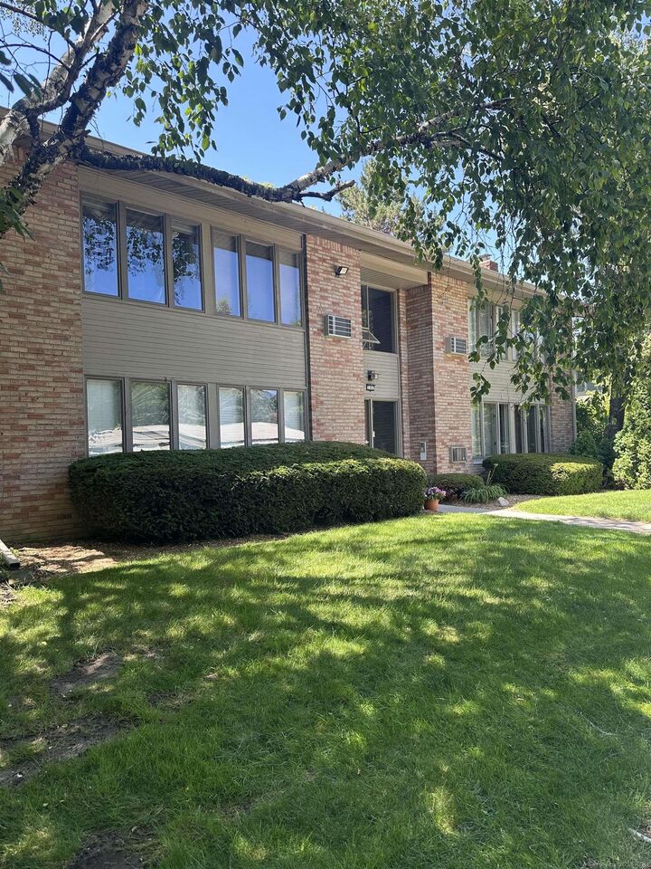 Property Photo: 340 Concord Place 3 MI 48304