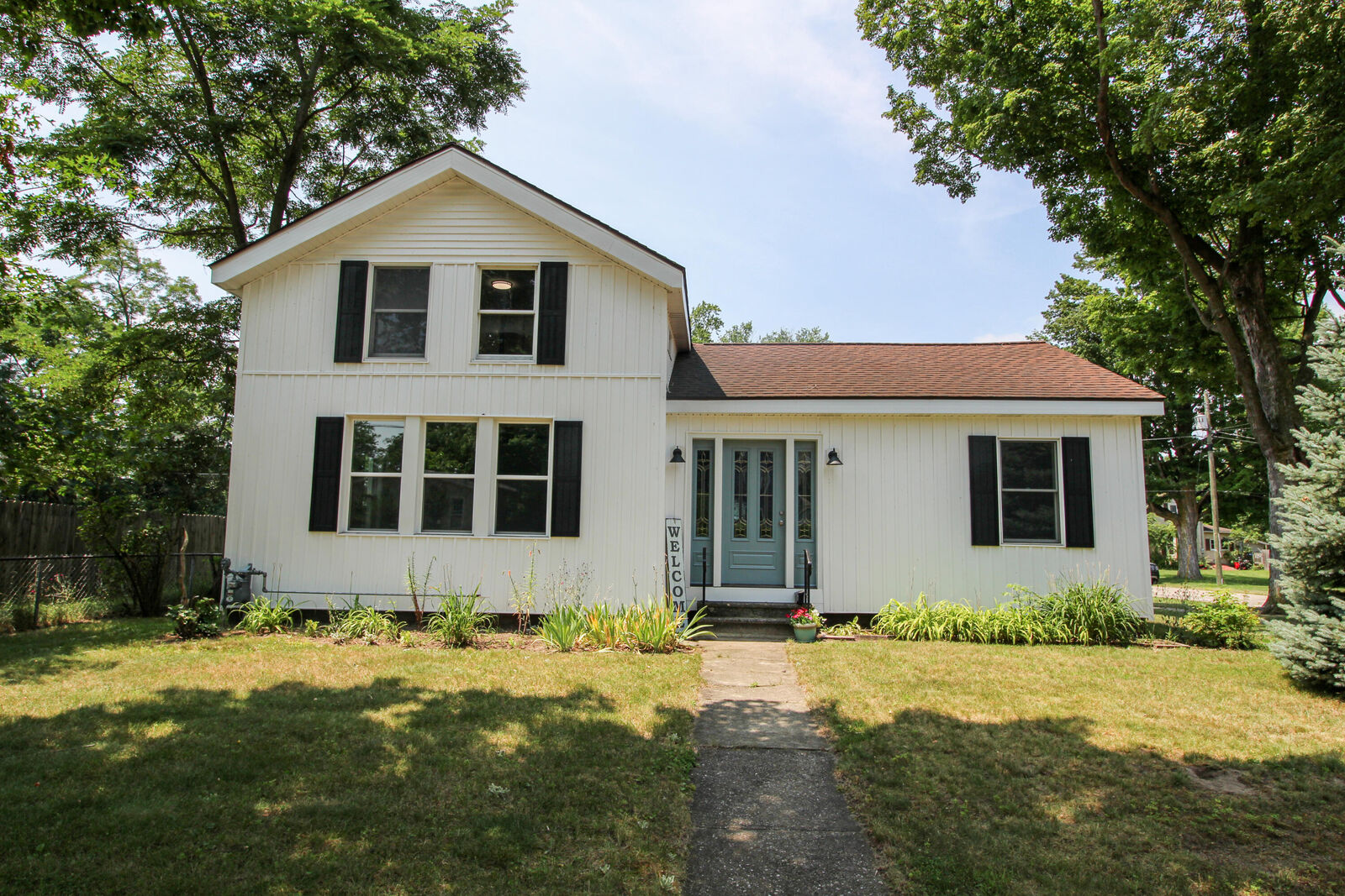 Property Photo:  422 Maple Street  MI 49093 