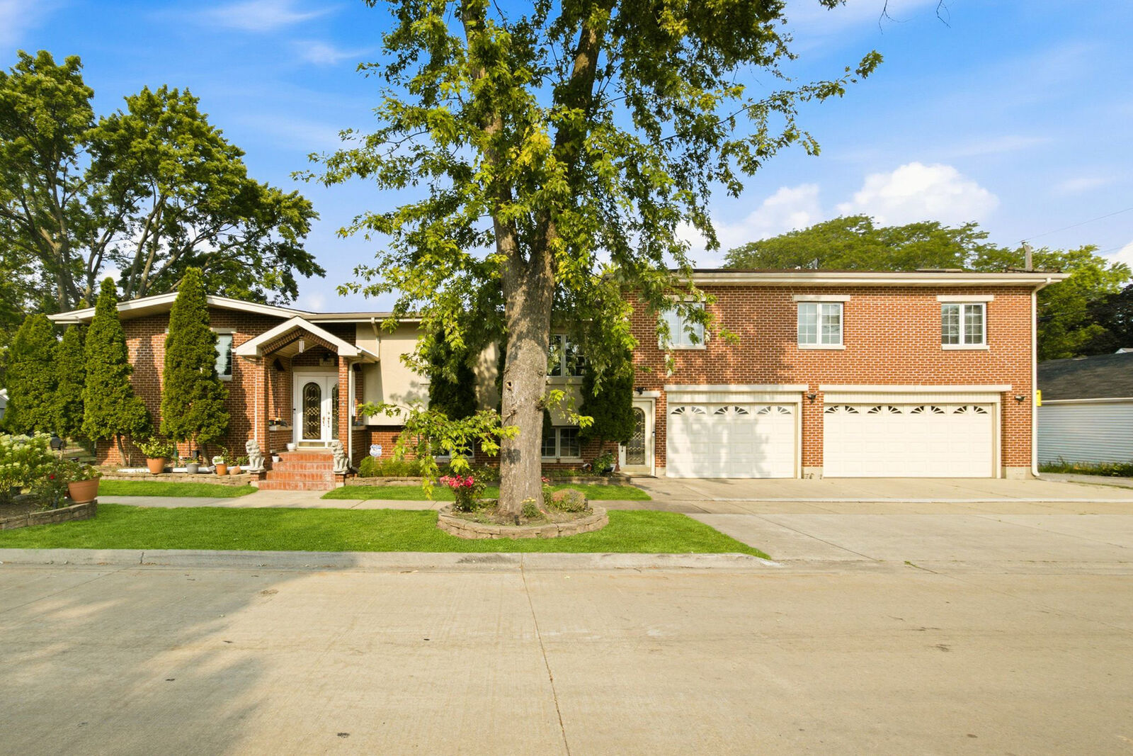 Property Photo: 5900 Crain Street IL 60053