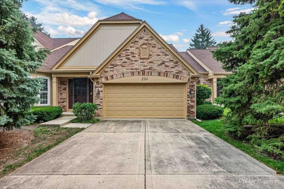 Property Photo:  224 Lorraine Circle 224  IL 60108 