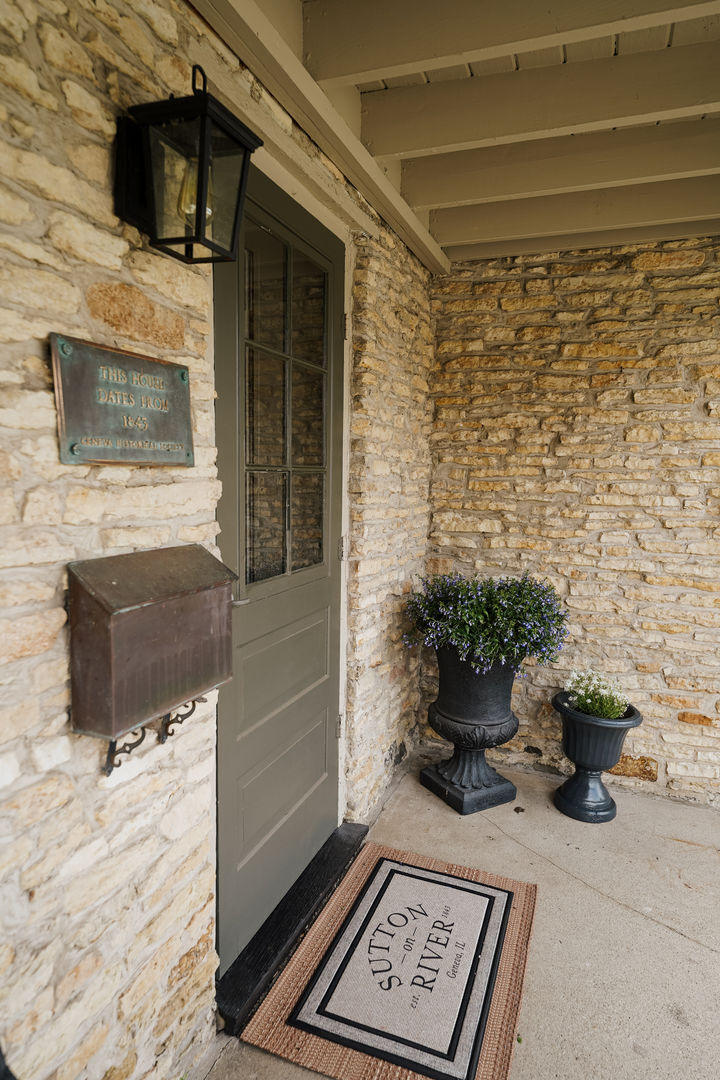 Property Photo: 118 S River Lane IL 60134