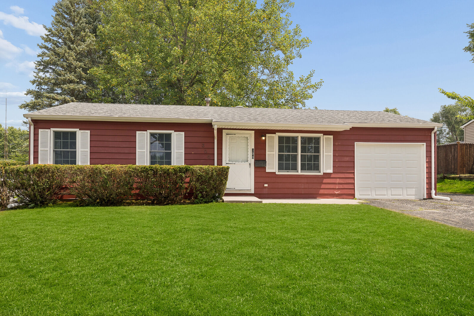 Property Photo:  300 Macgregor Road  IL 60441 
