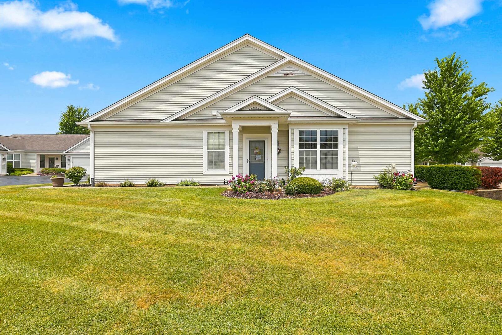 Property Photo:  13500 Yellow Pine Drive  IL 60142 