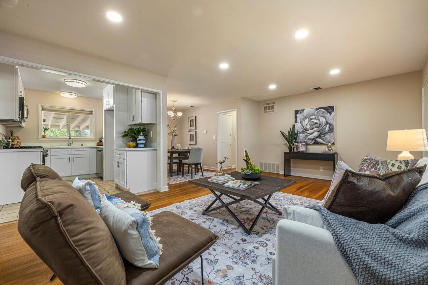 Property Photo: 6 W McKenzie Avenue CA 95204