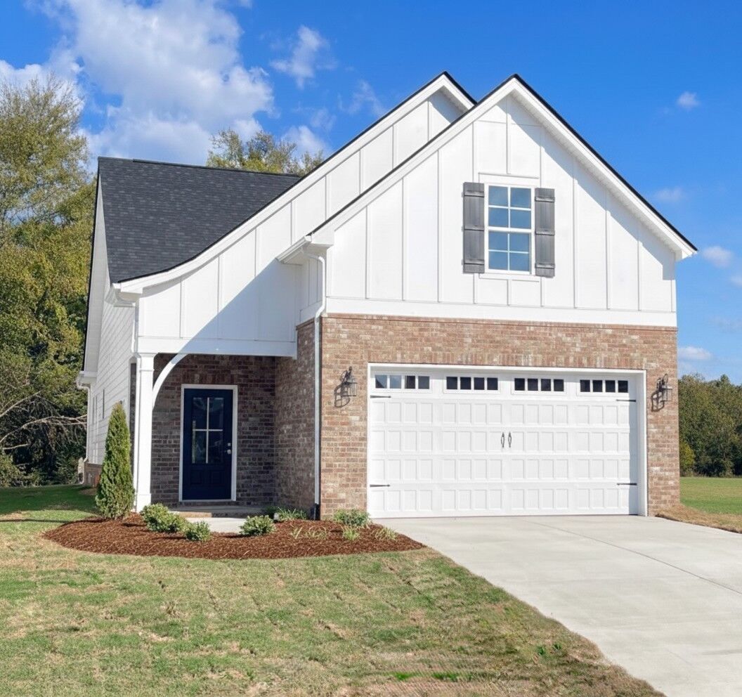 Property Photo: 2313 Barringer Ln TN 37128