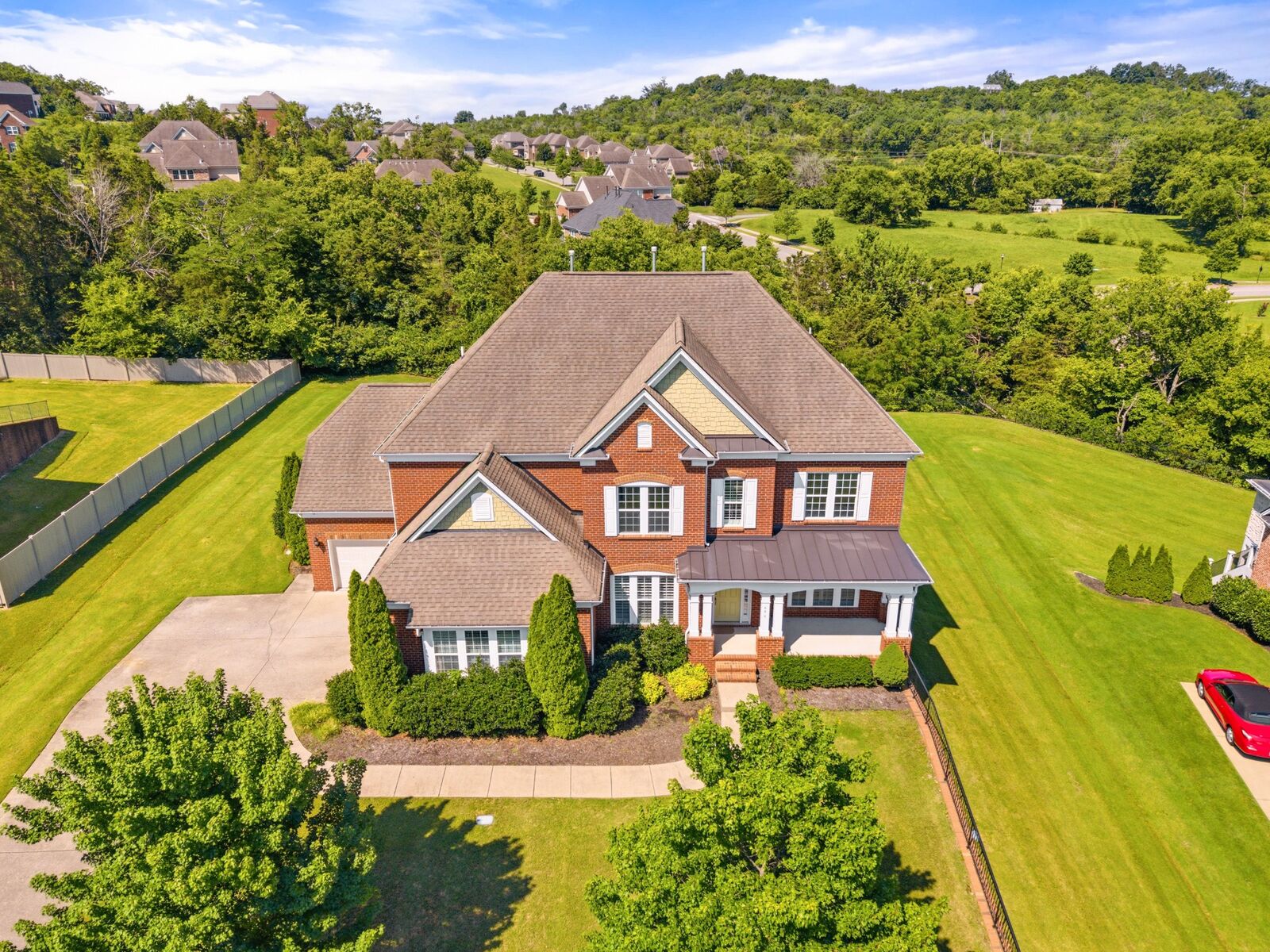 Property Photo: 699 Thurrock Cir TN 37027