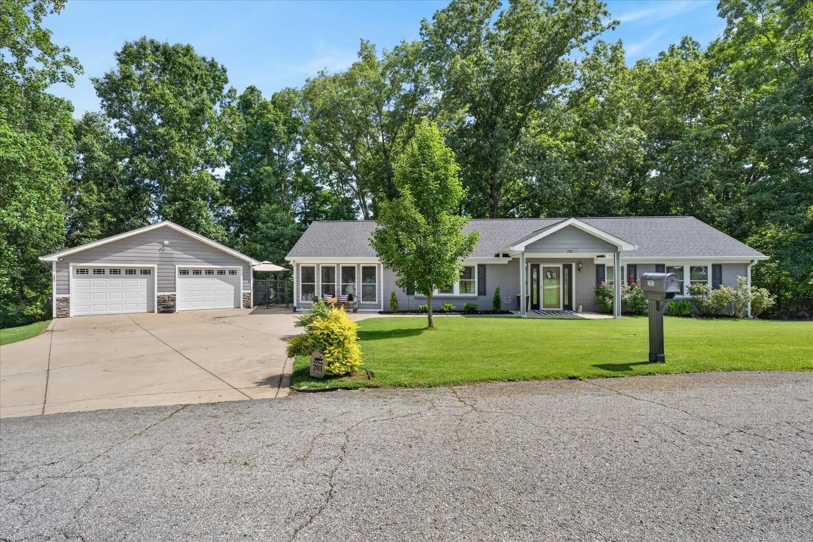 Property Photo:  203 Shane Lee Cir  TN 37058 