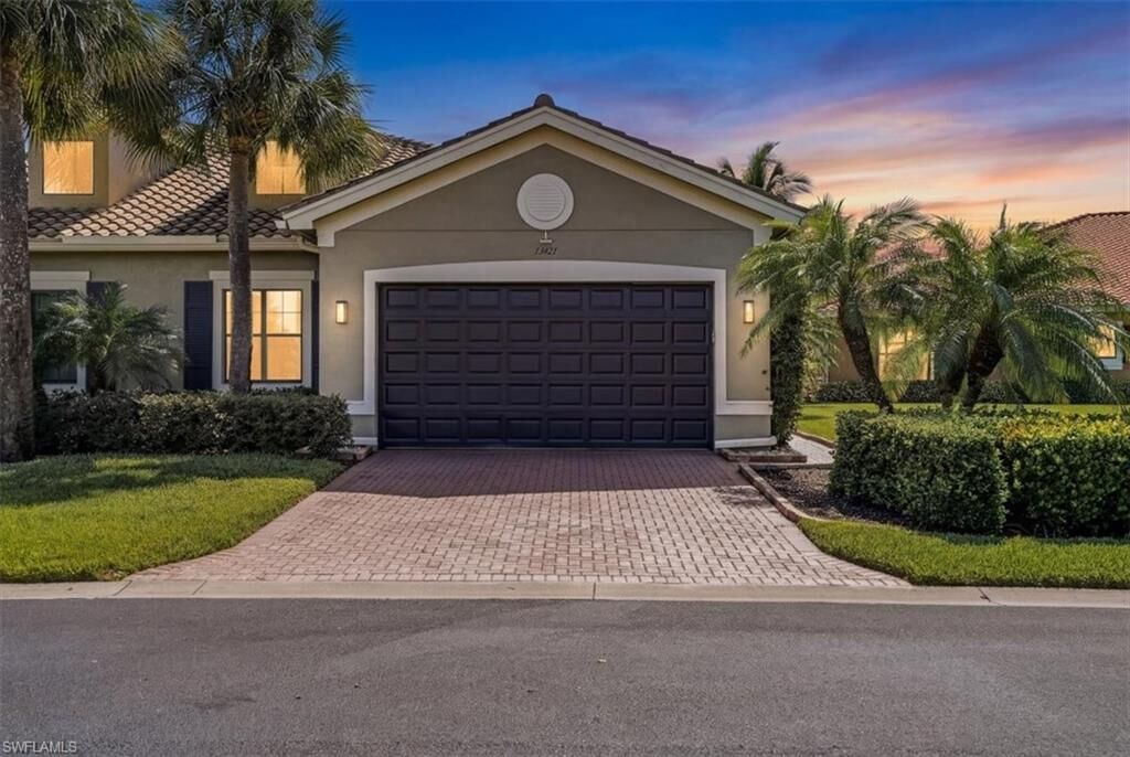 Property Photo: 13421 Coronado Dr FL 34109