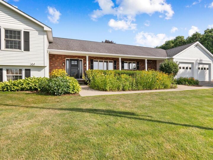 Property Photo:  8 Green Meadow Acres  VT 05491 