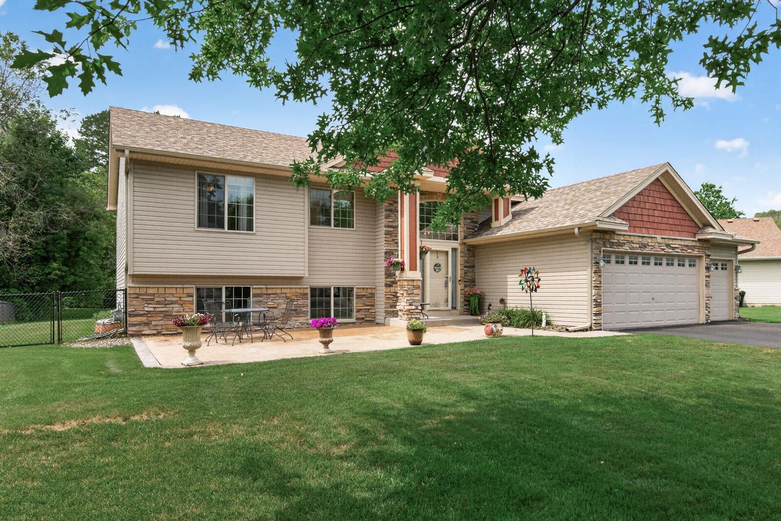 Property Photo:  878 Kelly Street  MN 55014 