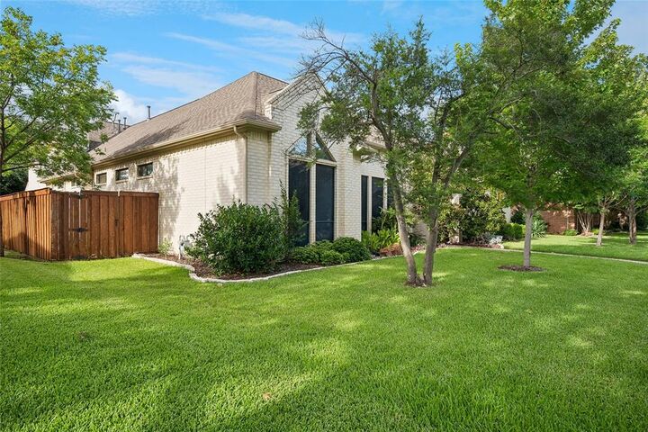 Property Photo:  328 Park Valley Drive  TX 75019 
