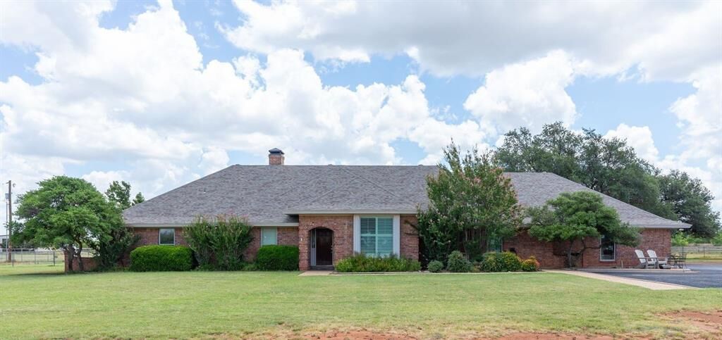 Property Photo:  433 Avenida De Leon  TX 79602 