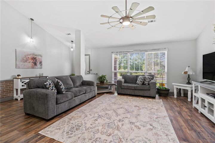 Property Photo:  1302 E Crawford Street  AR 72734 