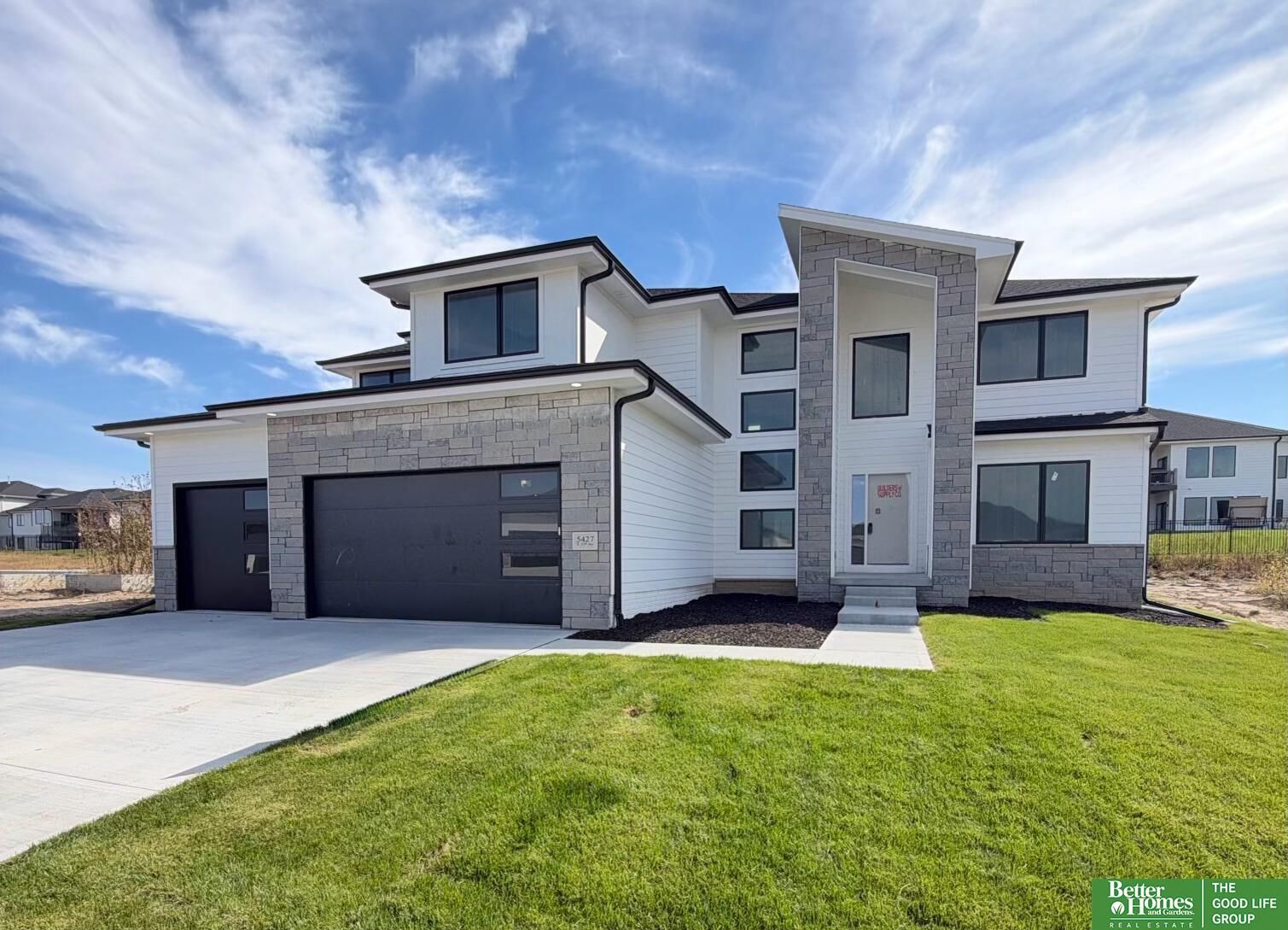 Property Photo:  5427 N 213th Avenue  NE 68022 