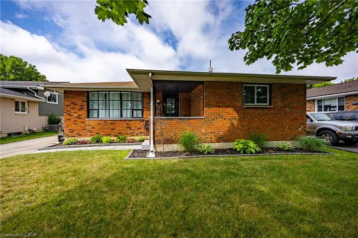 Property Photo: 53 Miller Crescent ON N3Y 4P9