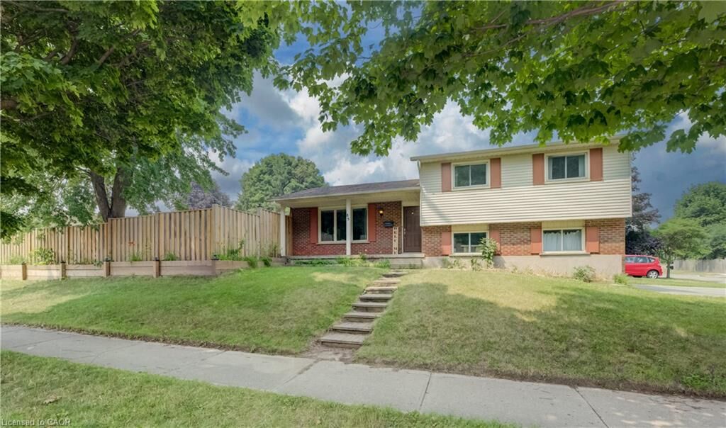 Property Photo: 85 Foxhunt Road ON N2K 2R8