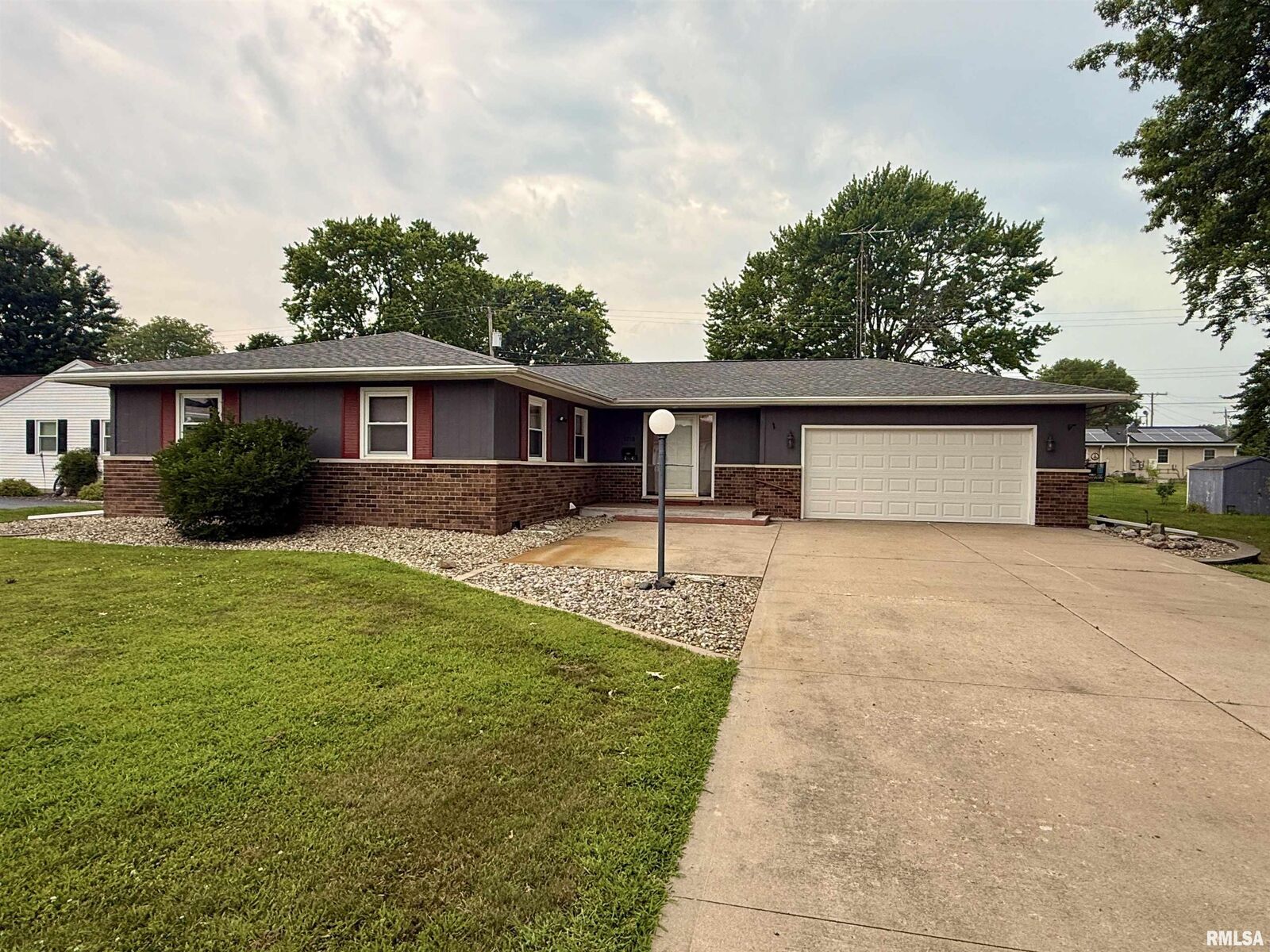 Property Photo:  2710 Montague Drive  IL 61401 