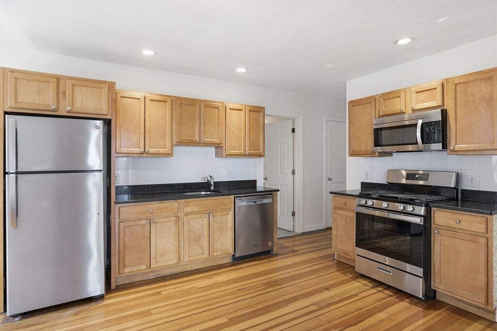 Property Photo:  41 Harbor St 4  MA 01970 