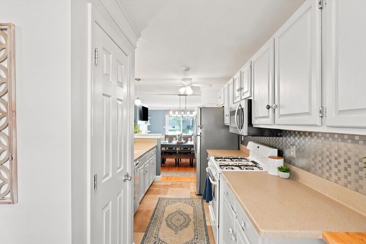 Property Photo:  2 Chapman Pl. 2  MA 01453 