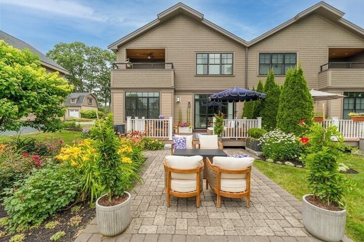 Property Photo:  10 Magnolia Avenue 2  MA 01930 