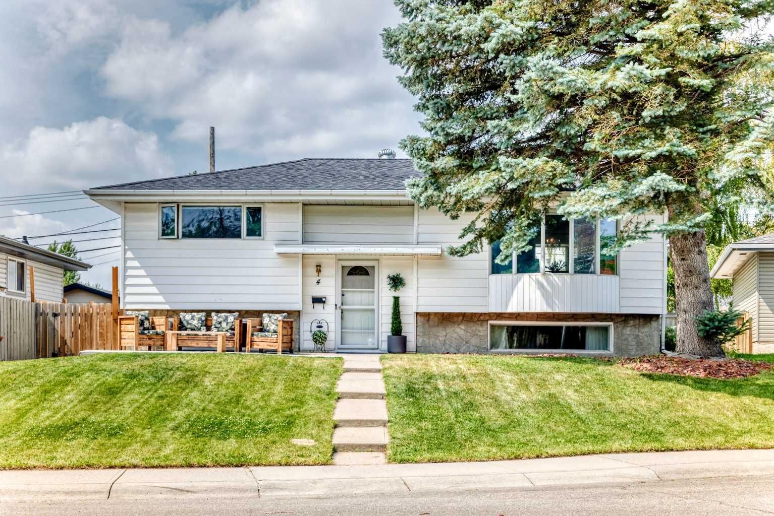 Property Photo: 4 Marbrooke Circle NE AB T2A 2W4