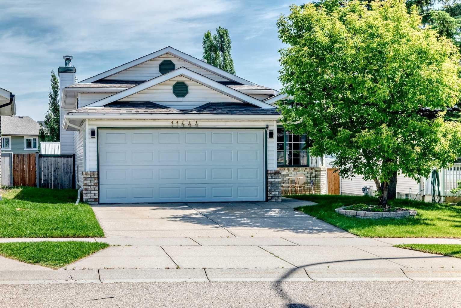Property Photo: 11444 Coventry Boulevard NE AB T3K 4B1