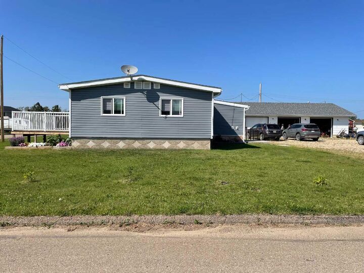Property Photo: 908 6 Avenue AB T0H 2A0