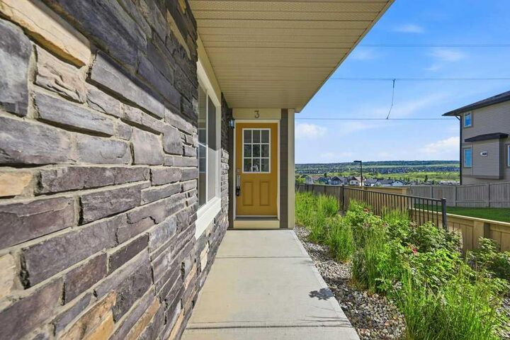 Property Photo:  3 Evansview Gardens NW  AB T3P 0L2 
