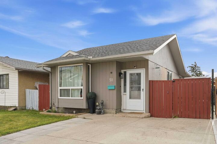 Property Photo: 51 Aberdare Way NE AB T2A 6T6