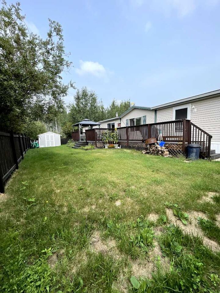Property Photo: 18 Dragonfly Crescent AB T0H 1Z0