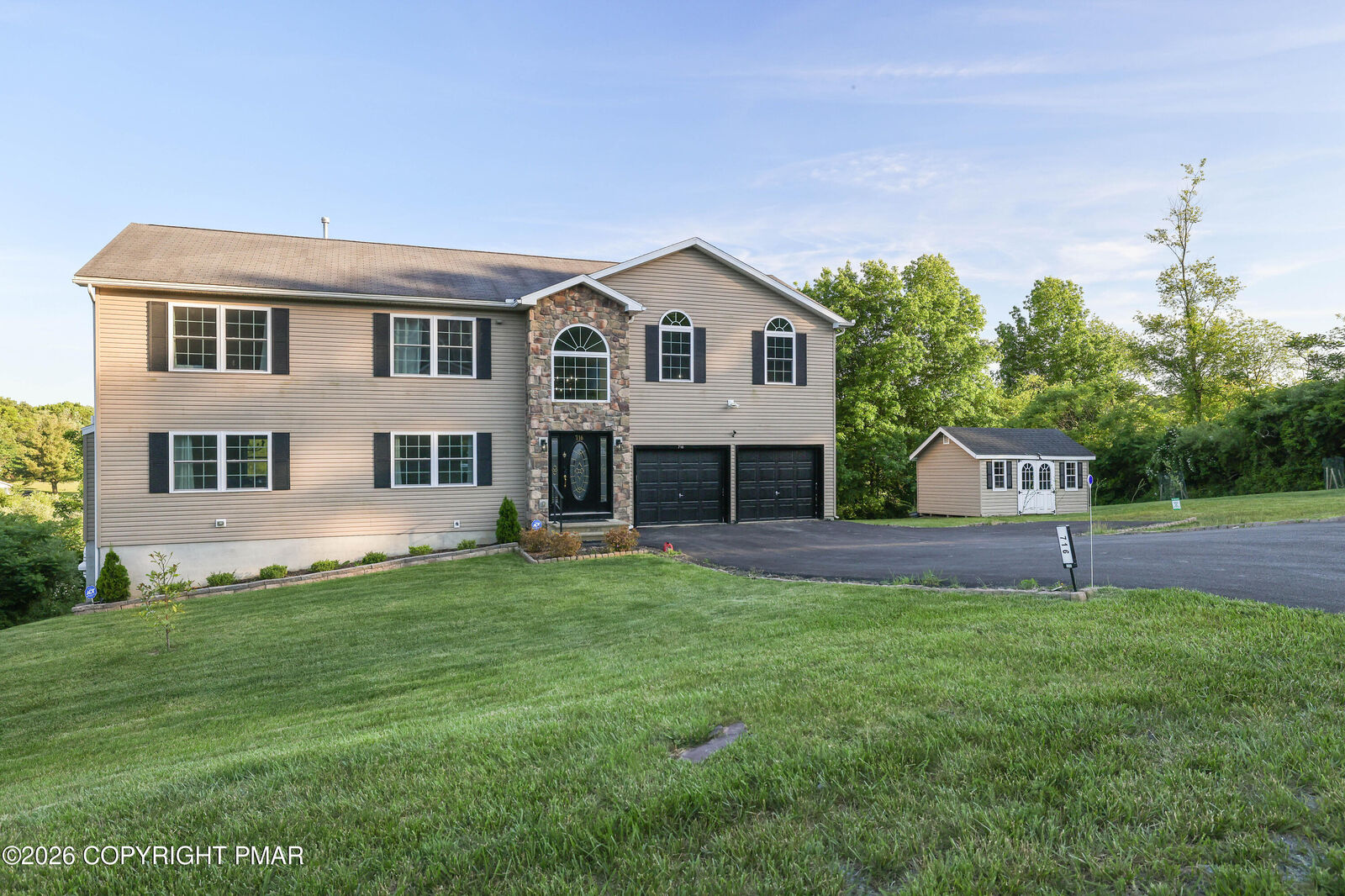 Property Photo: 716 Yoke Terrace PA 18360