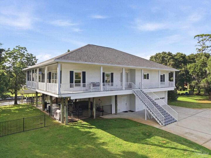 Property Photo: 4639 Smokey Rd FL 32563
