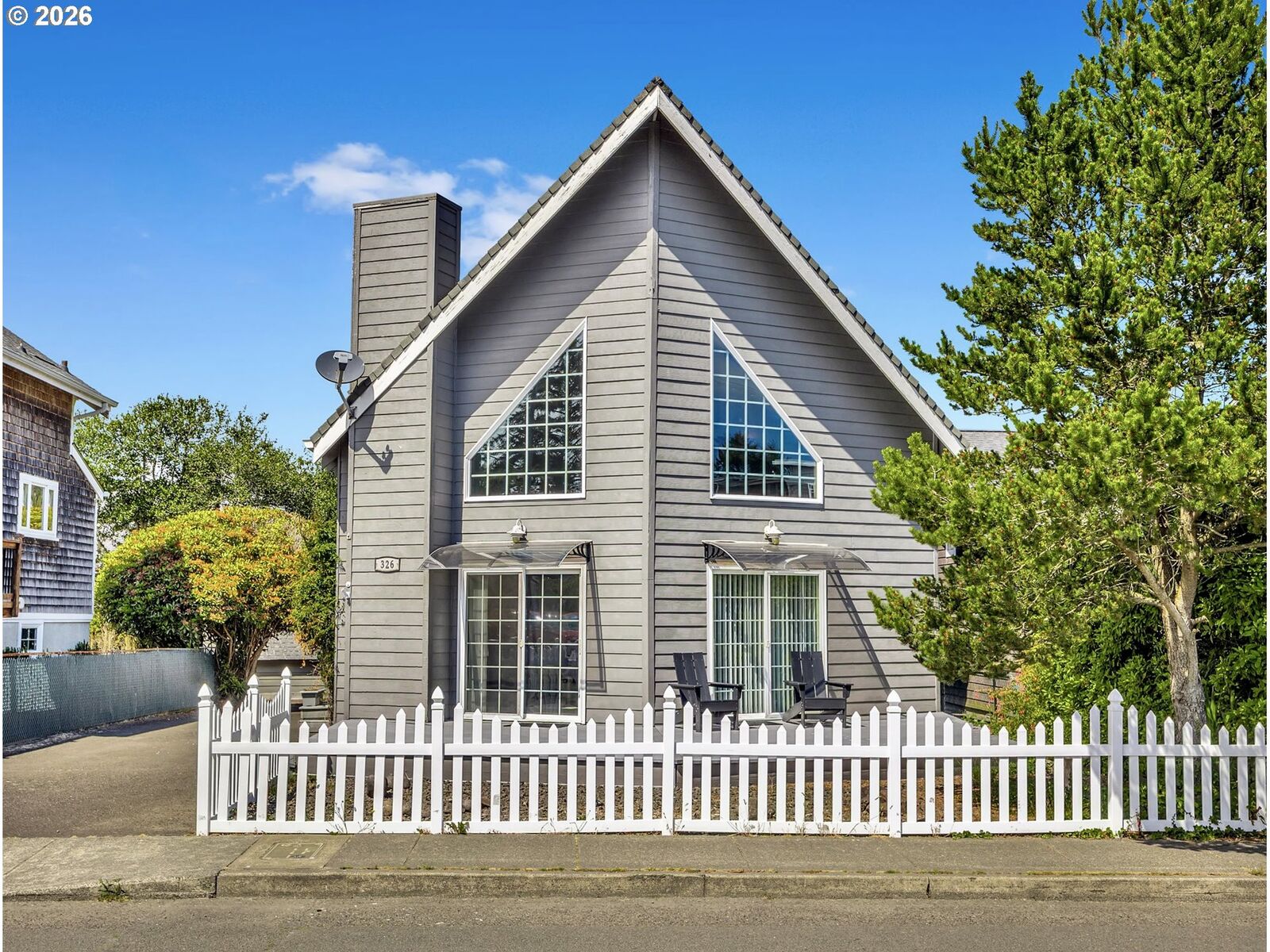 Property Photo:  326 Avenue G  OR 97138 