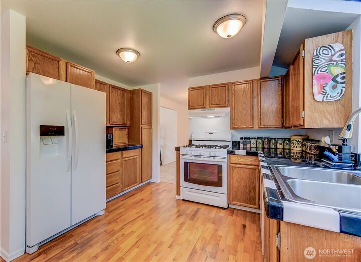 Property Photo:  1125 S 23rd  WA 98055 