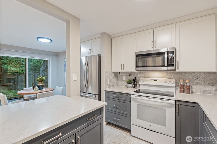 Property Photo: 10053 NE 138th Place F5 WA 98034