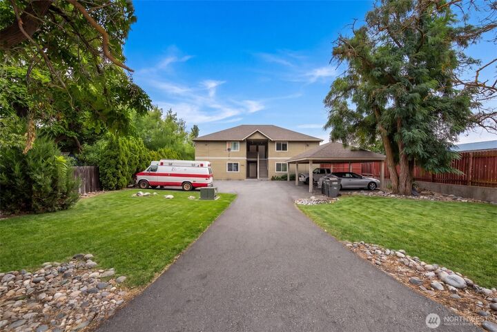 Property Photo: 1005 Cascade Street WA 98801