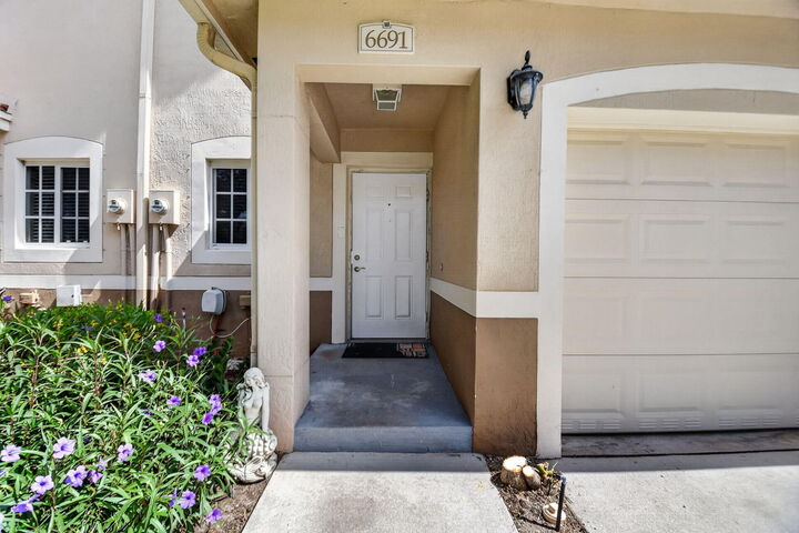 Property Photo:  6691 Old Farm Trail  FL 33437 